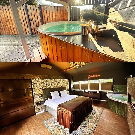 Wellness Tuin - Ultieme Partner Beleving - St Hubertus Suite Met Jacuzzi ,Openhaard, Prive Hottub En Prive Sauna In Jachthut Stijl 호스트 외부 사진