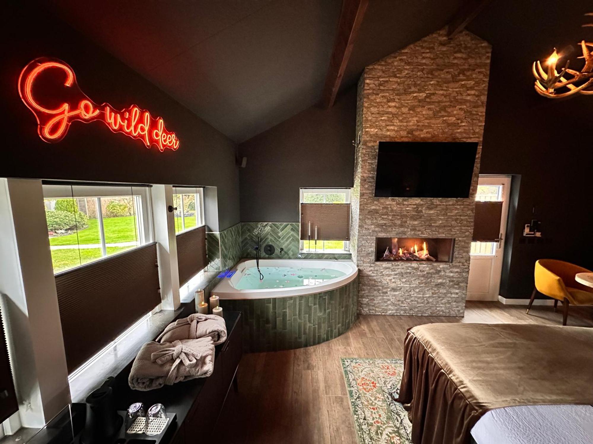 Wellness Tuin - Ultieme Partner Beleving - St Hubertus Suite Met Jacuzzi ,Openhaard, Prive Hottub En Prive Sauna In Jachthut Stijl 호스트 외부 사진