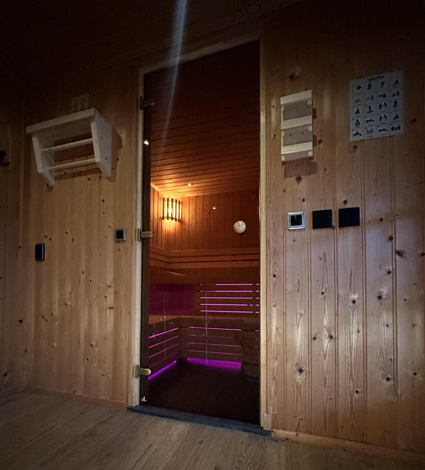 Wellness Tuin - Ultieme Partner Beleving - St Hubertus Suite Met Jacuzzi ,Openhaard, Prive Hottub En Prive Sauna In Jachthut Stijl 호스트 외부 사진