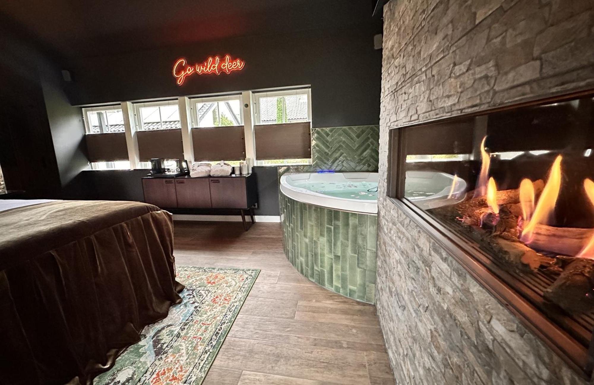 Wellness Tuin - Ultieme Partner Beleving - St Hubertus Suite Met Jacuzzi ,Openhaard, Prive Hottub En Prive Sauna In Jachthut Stijl 호스트 외부 사진